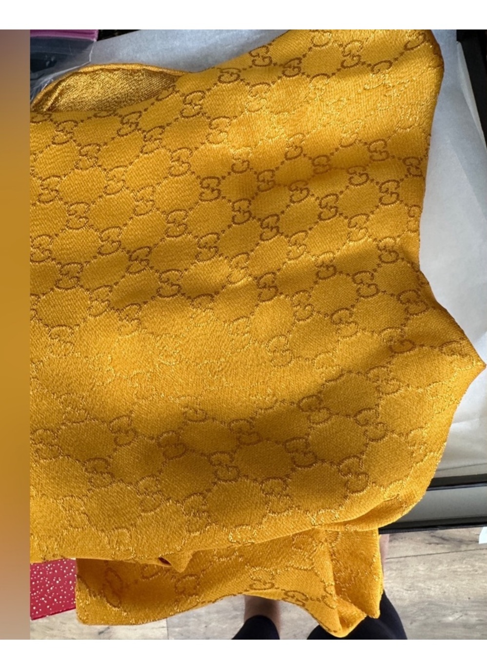 Yellow Gucci scarf with box - Picture 2 of 3